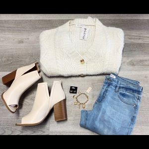 Jeans, Shoes, Sweater, jewelry